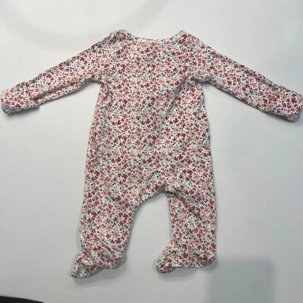 Carter's floral print‎ baby girl footie Size: NB months